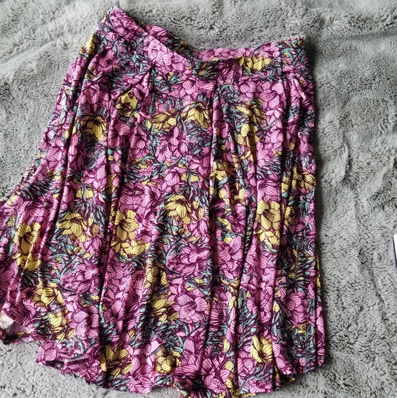 Lularoe Simply Comfortable Pink Flower Skirt